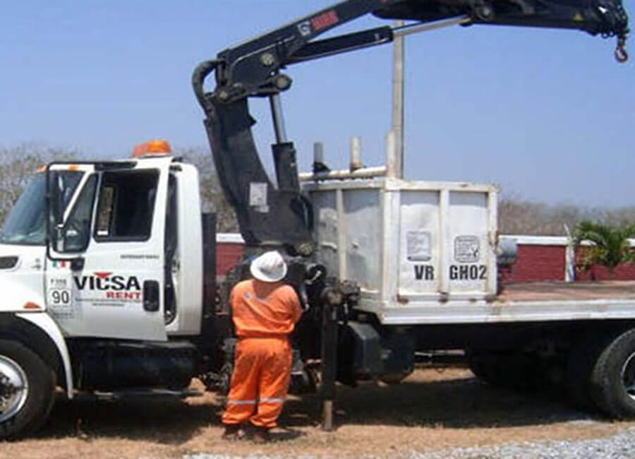 grua de 8 toneladas international plataforma de 5 metros