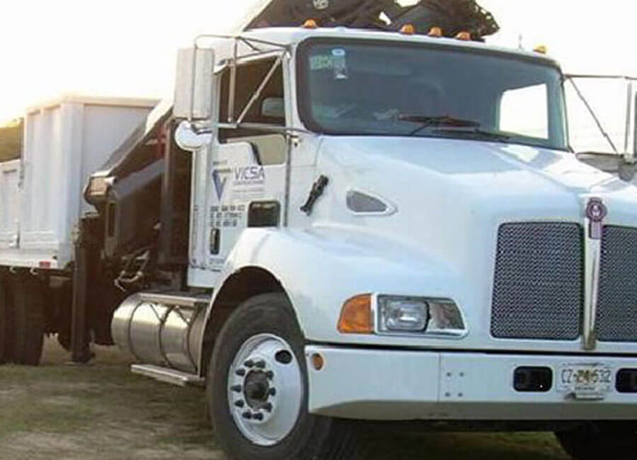 grua de 8 toneladas de capacidad montada en camion kenworth y lataforma de 5 metros de largo
